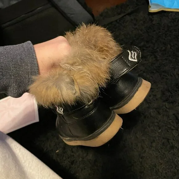 Black Faux Fur Winter Boots – Girls Size 20 - Picture 2 of 3